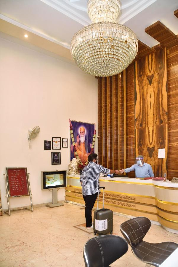 Aman Continental - 2Mins From Railway Station And 5 Mins From Metro Hotell New Delhi Exteriör bild