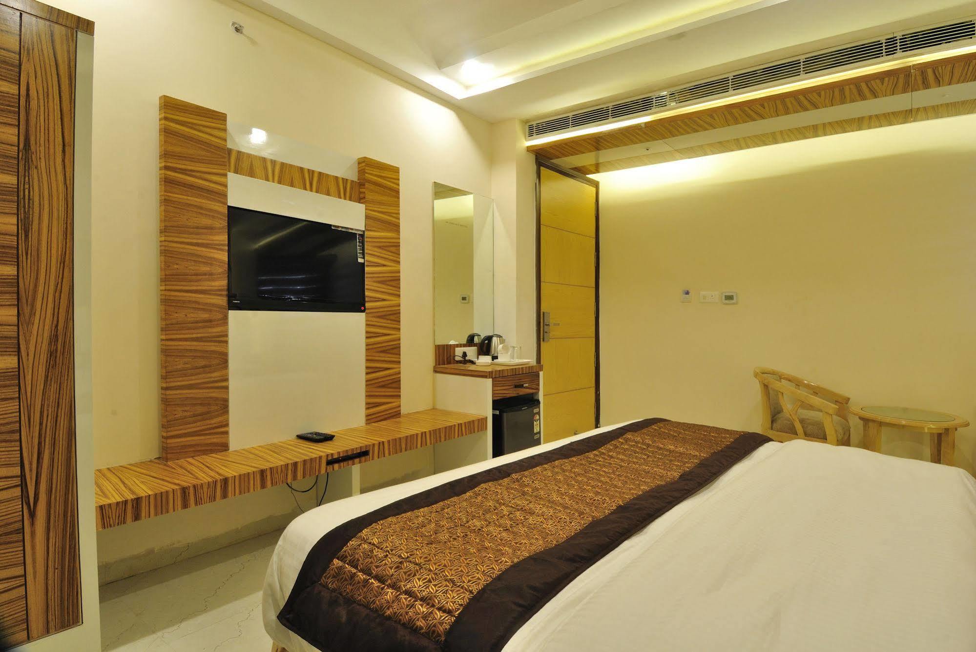 Aman Continental - 2Mins From Railway Station And 5 Mins From Metro Hotell New Delhi Exteriör bild