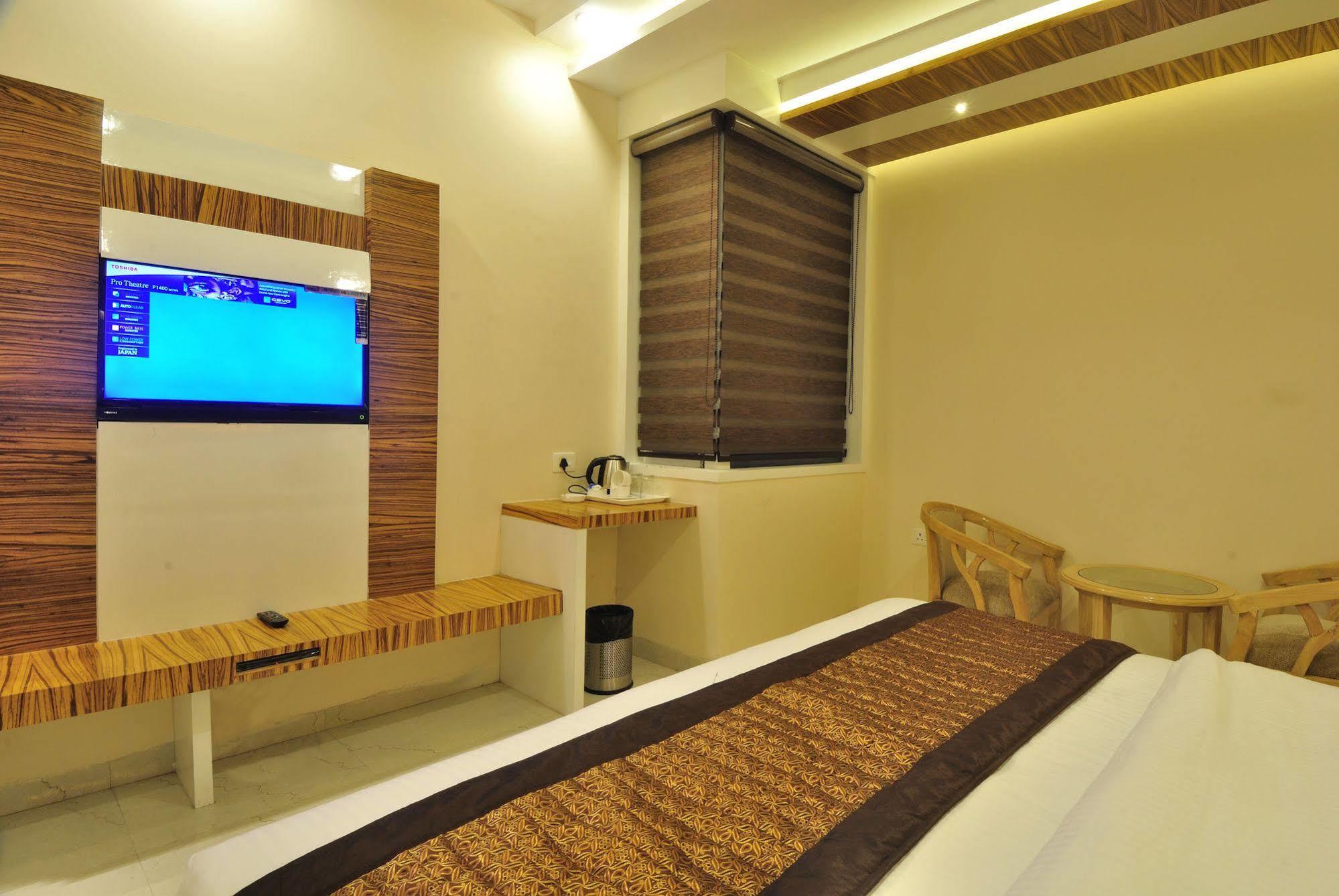 Aman Continental - 2Mins From Railway Station And 5 Mins From Metro Hotell New Delhi Exteriör bild